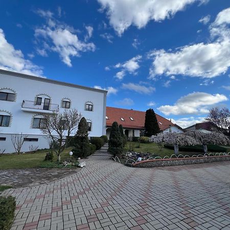 Colina Restaurant & Events Hotell Bistriţa Eksteriør bilde