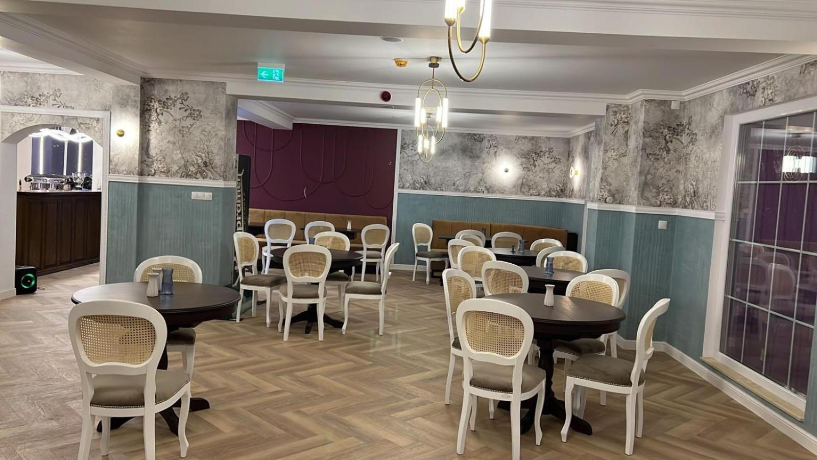 Colina Restaurant & Events Hotell Bistriţa Eksteriør bilde