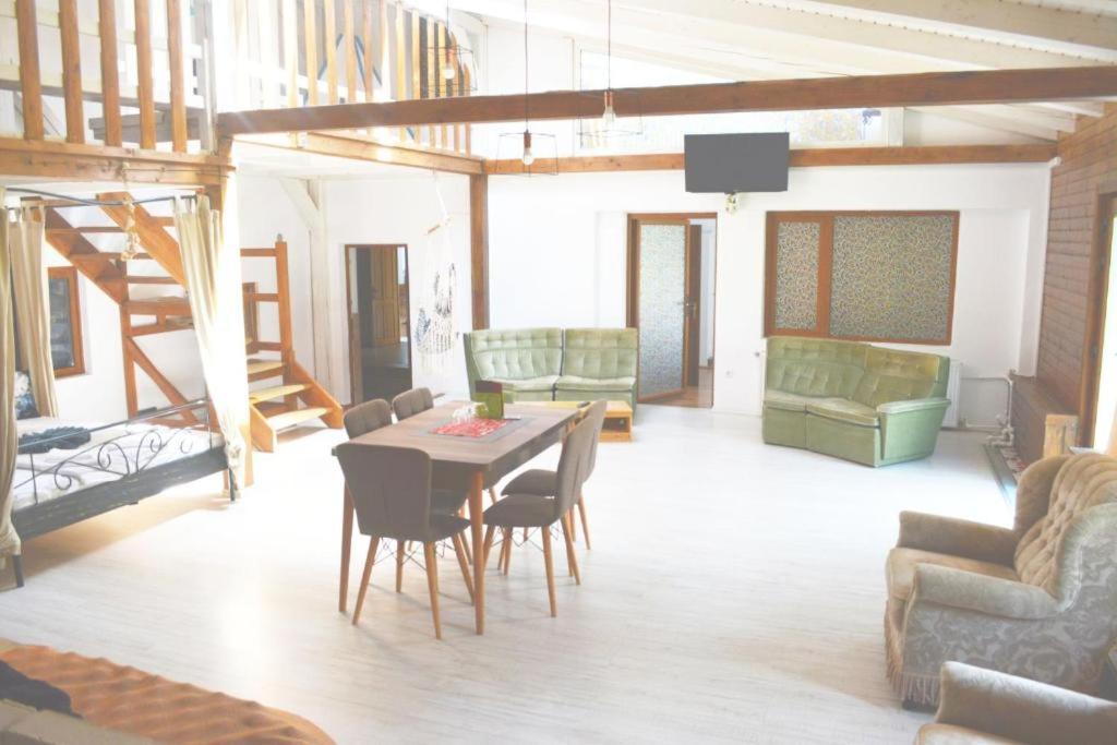 Colina Restaurant & Events Hotell Bistriţa Eksteriør bilde
