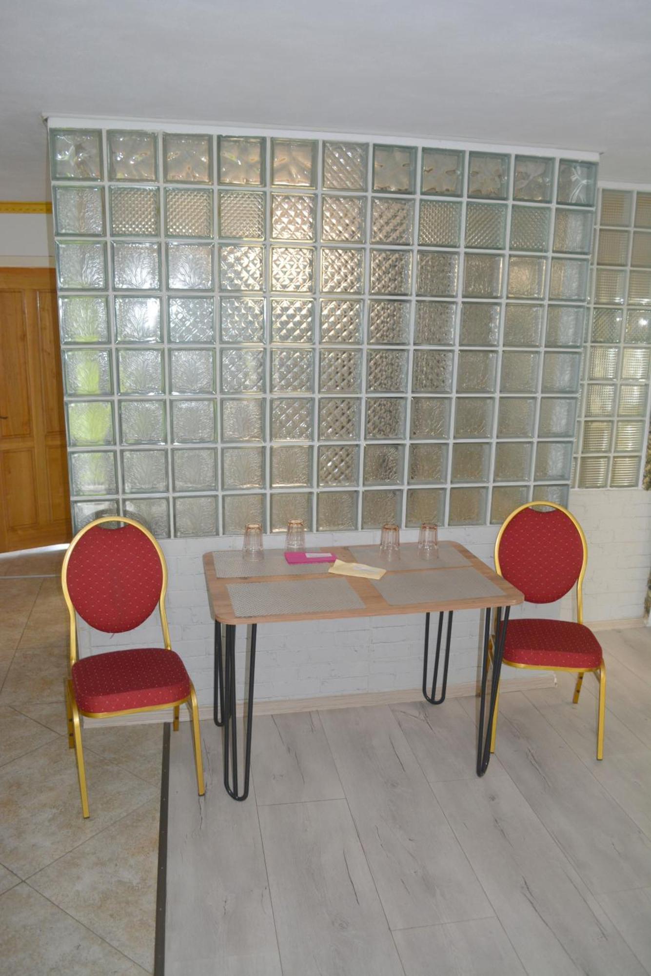 Colina Restaurant & Events Hotell Bistriţa Eksteriør bilde