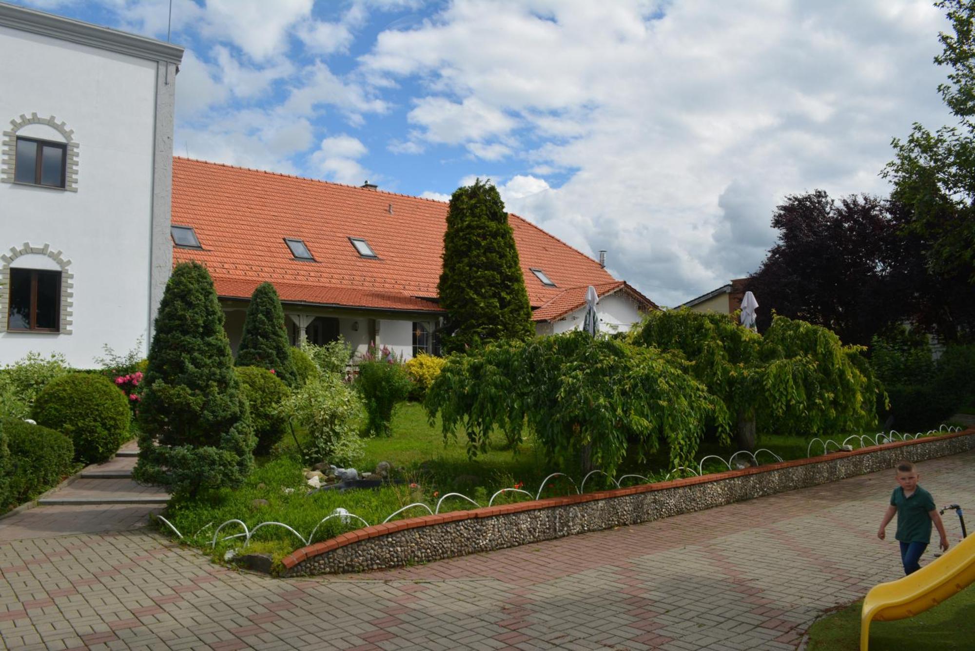 Colina Restaurant & Events Hotell Bistriţa Eksteriør bilde
