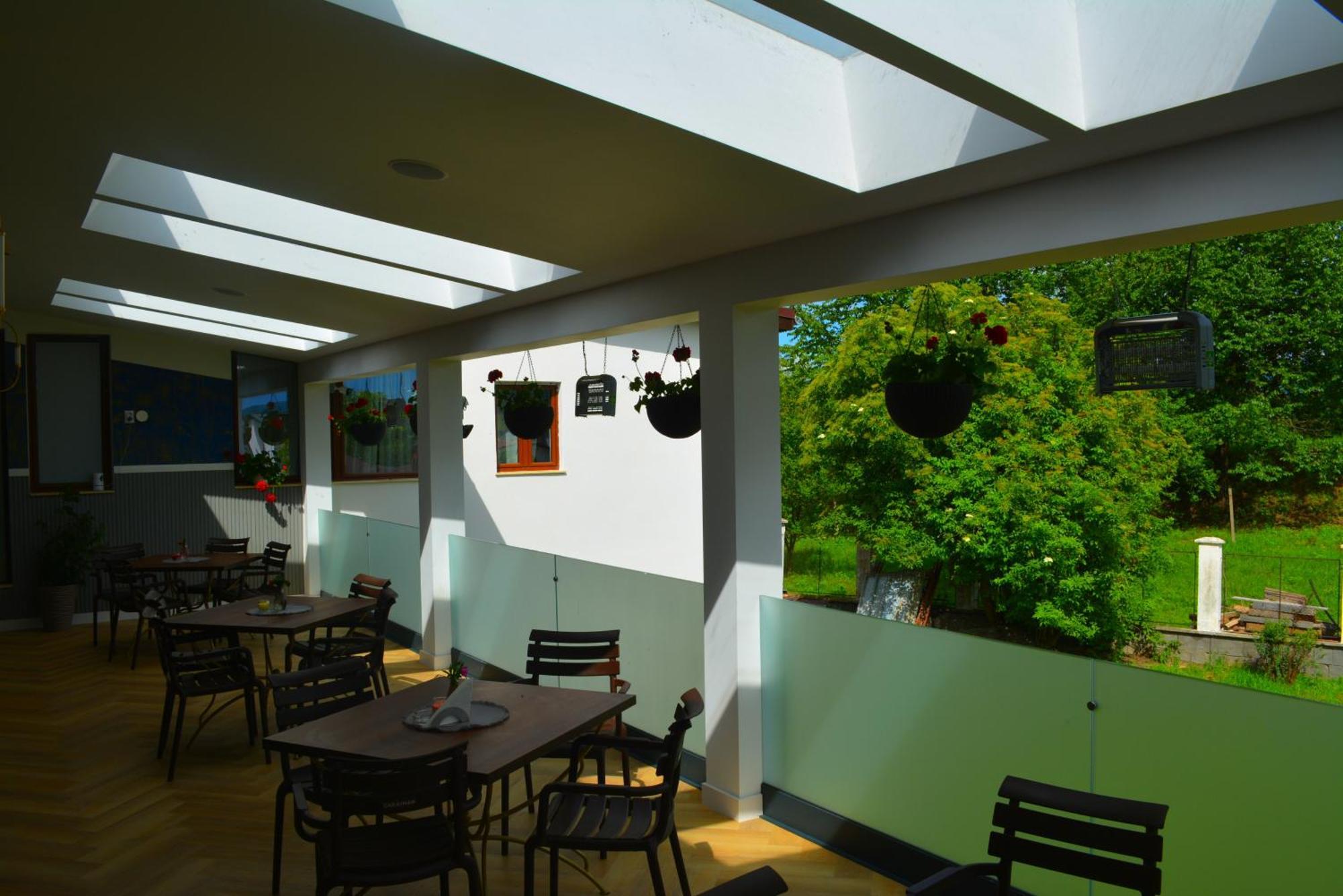 Colina Restaurant & Events Hotell Bistriţa Eksteriør bilde